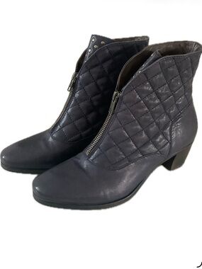 ****FIDJI*** Blue Italian Leather Quilted Zip up with Studs ankle boot